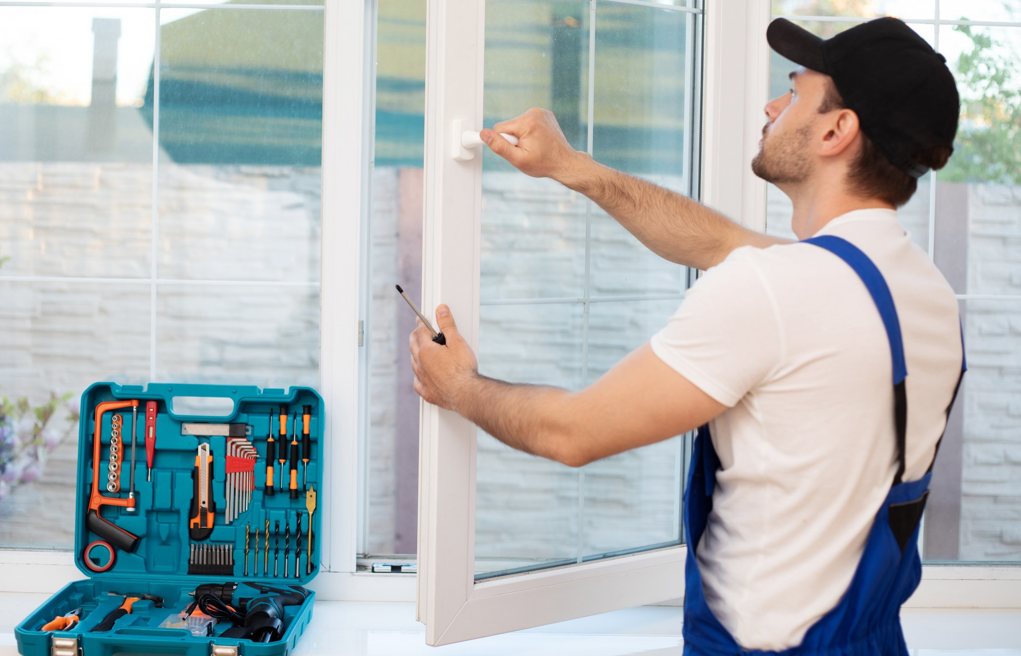 Residential window glass repair service by technician – Glass Pro Dallas